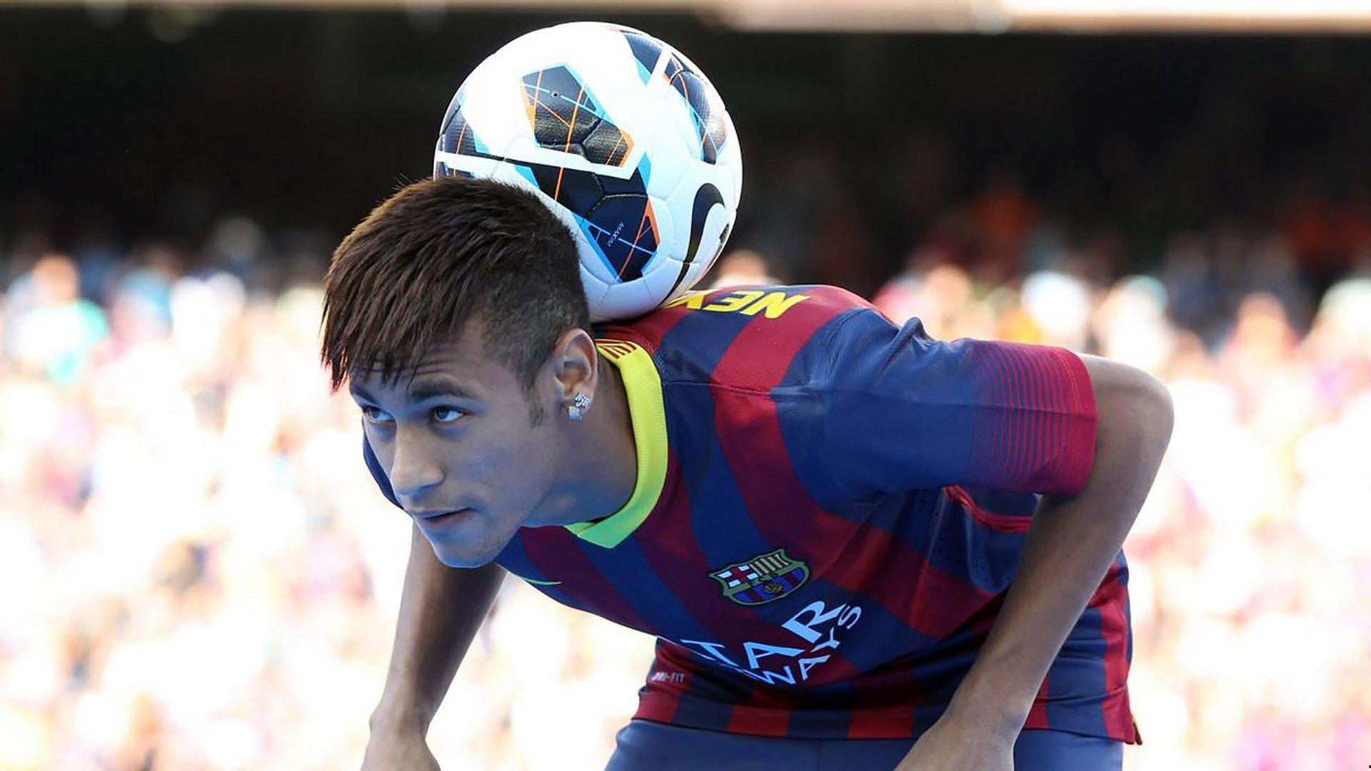 当姆巴佩在FIFA23中操控自己，一场虚拟与现实的足球交响曲